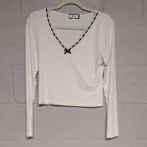 Discreet Tops - Cropped Ivory Ribbed Long Sleeve Top with Black Feminine Trim Accent Size Large